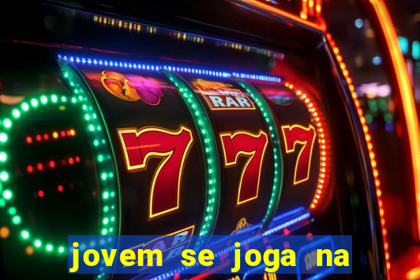 jovem se joga na linha do trem 2024